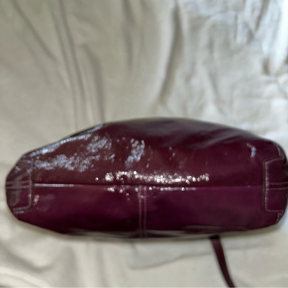 Coach Purple Shoulder Bag with Glossy Finish - Picture 5 of 13